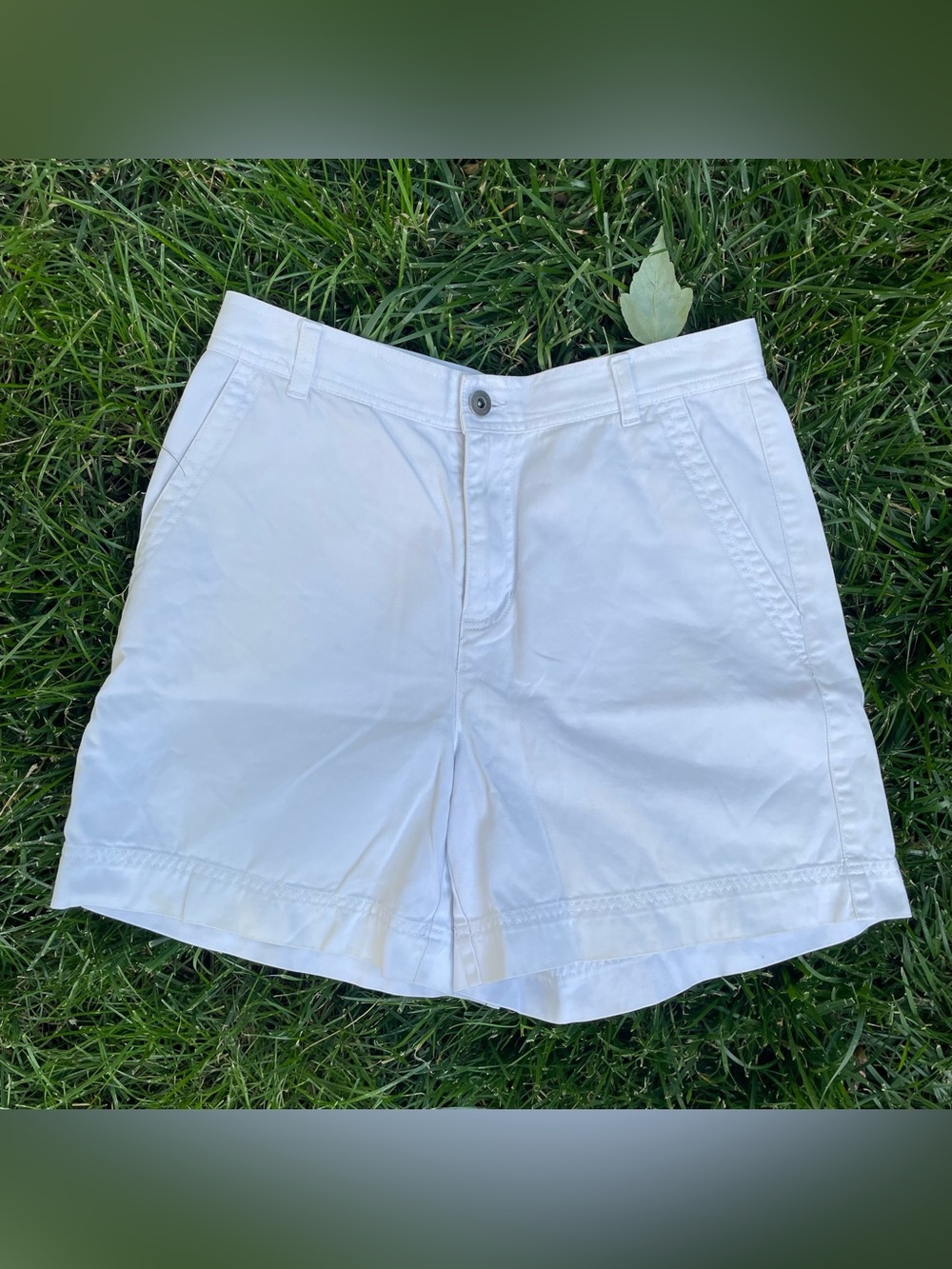 Vintage white Liz Claiborne Lizwear shorts size 8/28”